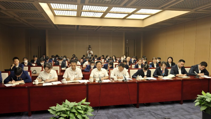王新会到省科技馆讲主题教育专题党课