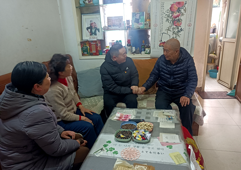 郑州市中原区党代表走访慰问电缆社区困难党员