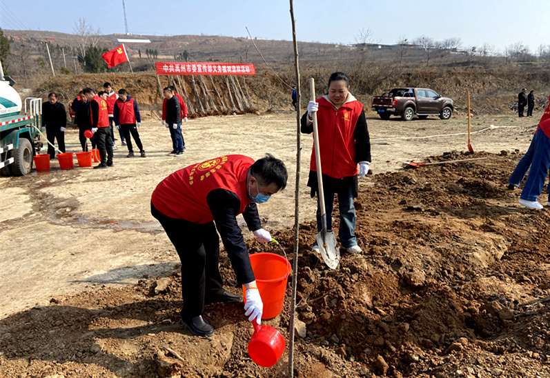 “植”此青绿，河南禹州植树造林共建美好家园