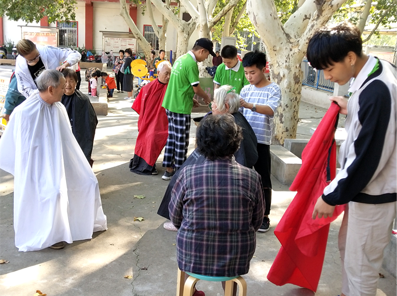 郑州市电缆社区开展多元化服务 点亮“幸福和谐星”