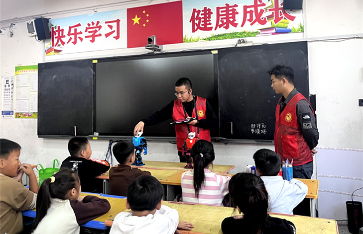 启蒙星火照亮科学梦想路 ——宝丰县科协组织开展科普活动进校园