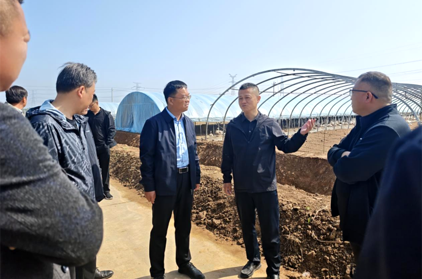 濮阳市巩营乡科协组织村支部书记、种植大户参观学习