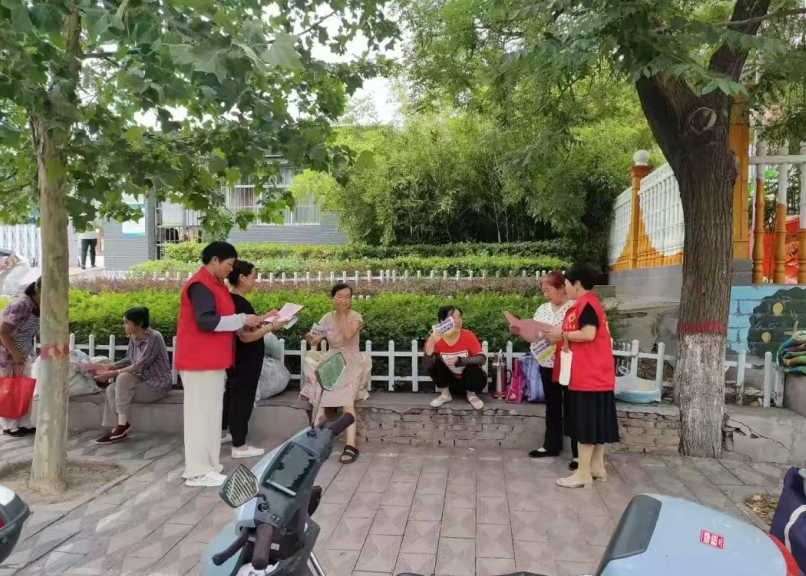 驻马店驿城区科协开展“夏日养生进社区 健康科普惠居民”宣传活动