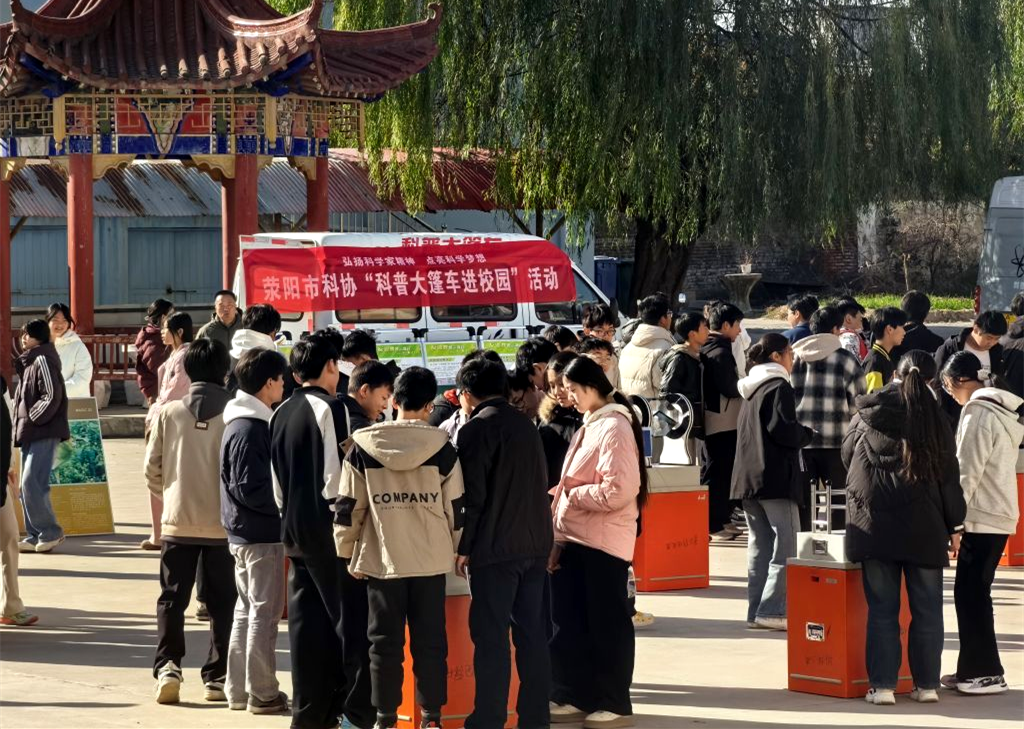 教室外“科普课堂”，一场暖流与好奇心的双向奔赴