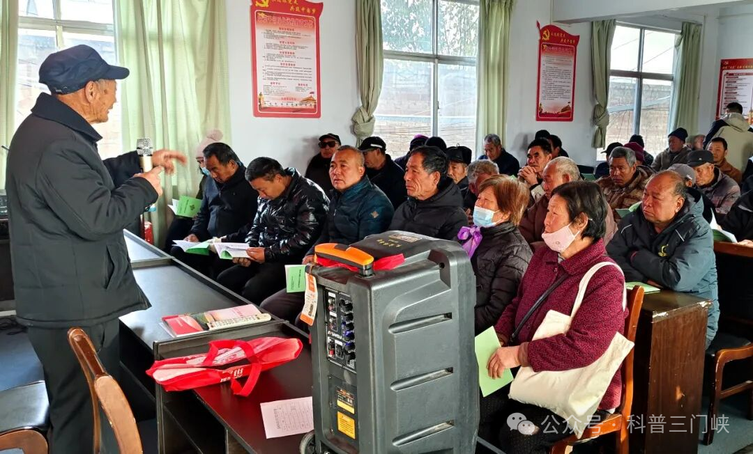 田间课堂传技艺 冬剪蓄力盼丰年——灵宝市西阎乡举办以“示范+实践+比拼”为模式的冬剪技术交流会