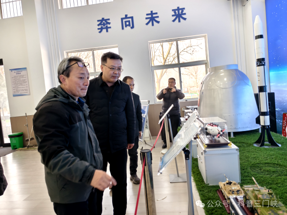 灵宝市科协党组书记、主席段秀峰深入川口一中调研农村中学科技馆项目建设工作