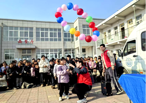 方城县科普大篷车进古庄店移民学校
