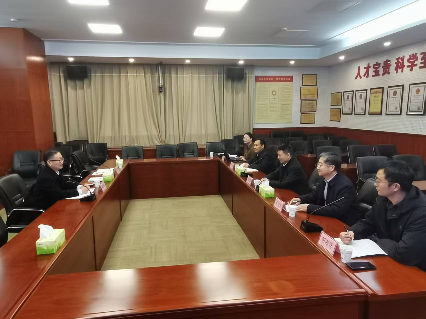 郝立新到省小麦研究会调研