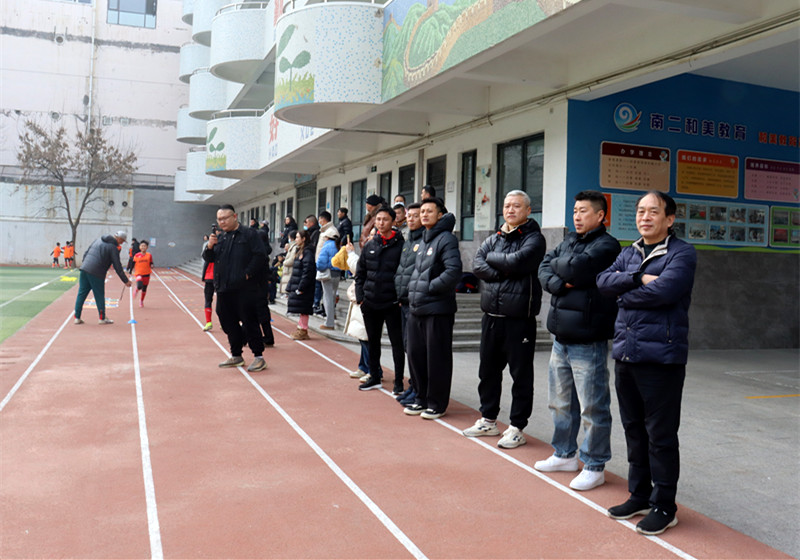 河南足球俱乐部U13选拔营走进郑州市南阳路第二小学