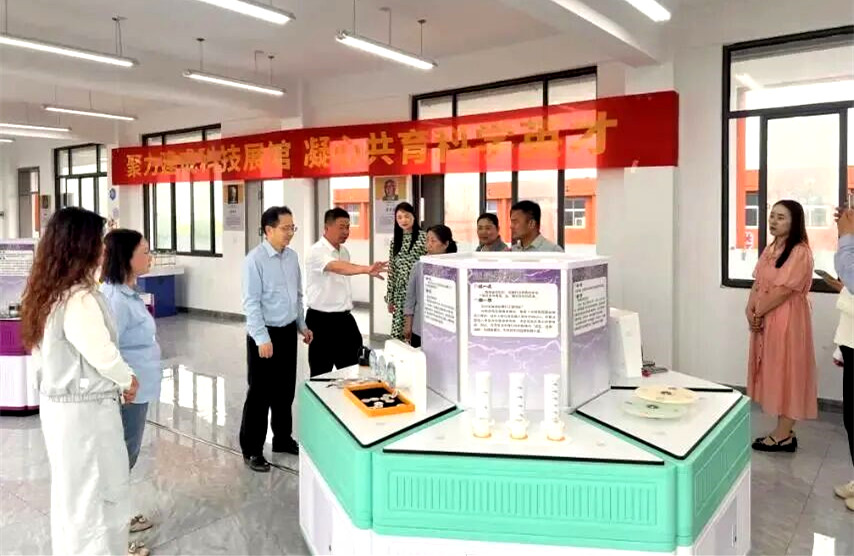 光山县四中卓越农村中学科技馆正式投用