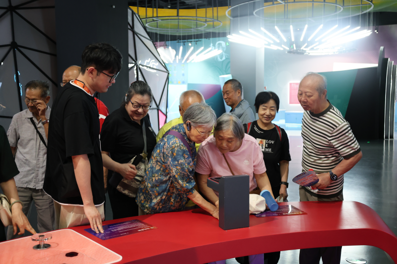 省科协开展离退休干部党员“银龄丹心永向党”主题党日活动