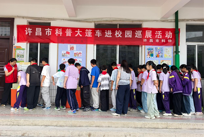 许昌市科普大篷车进校园巡展活动 走进建安区实验中学