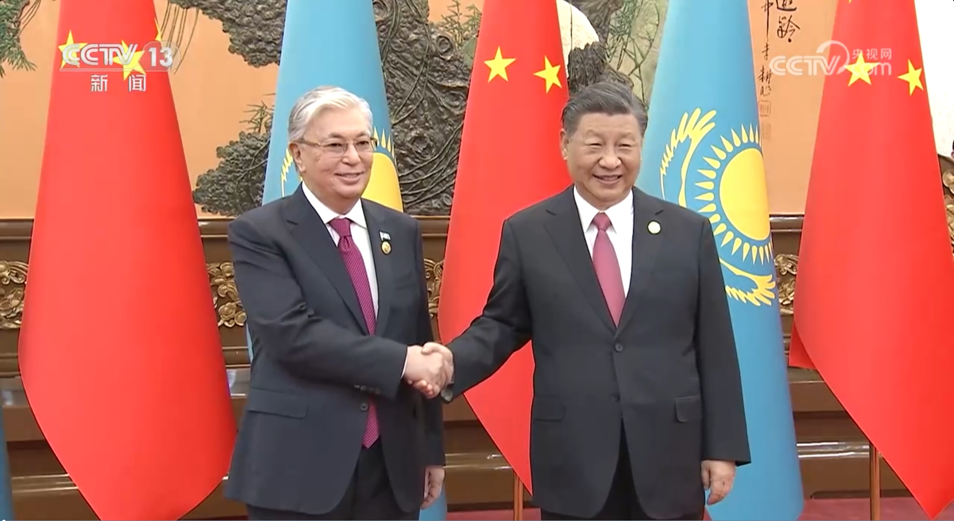 习近平会见哈萨克斯坦总统托卡耶夫
