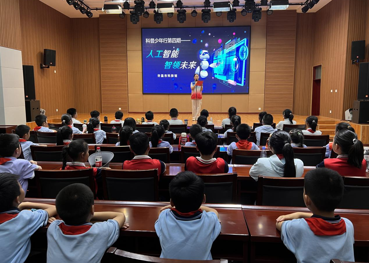 许昌市科技馆举办主题科普少年行活动