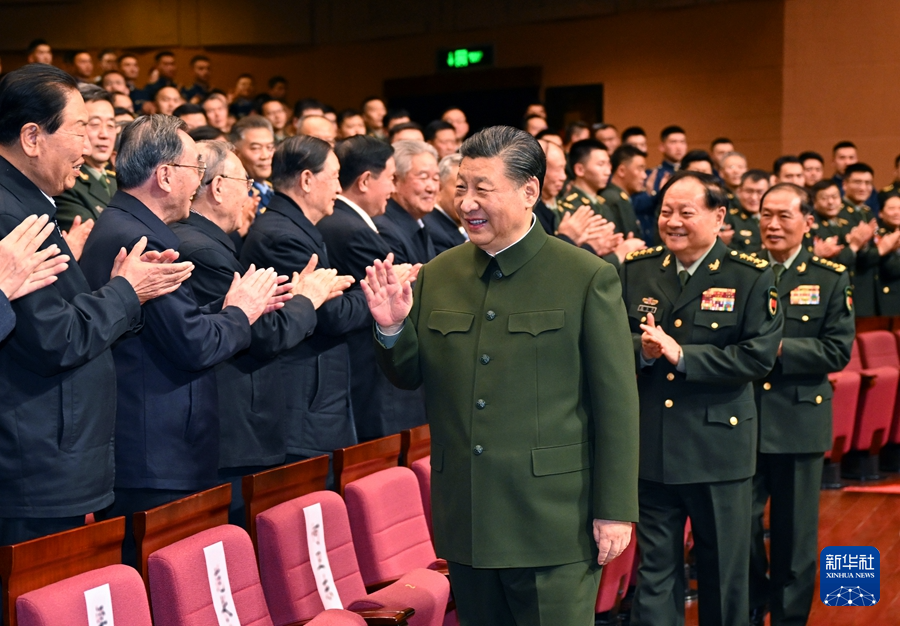 中央军委举行慰问驻京部队老干部迎新春文艺演出习近平向全军老同志祝贺新春