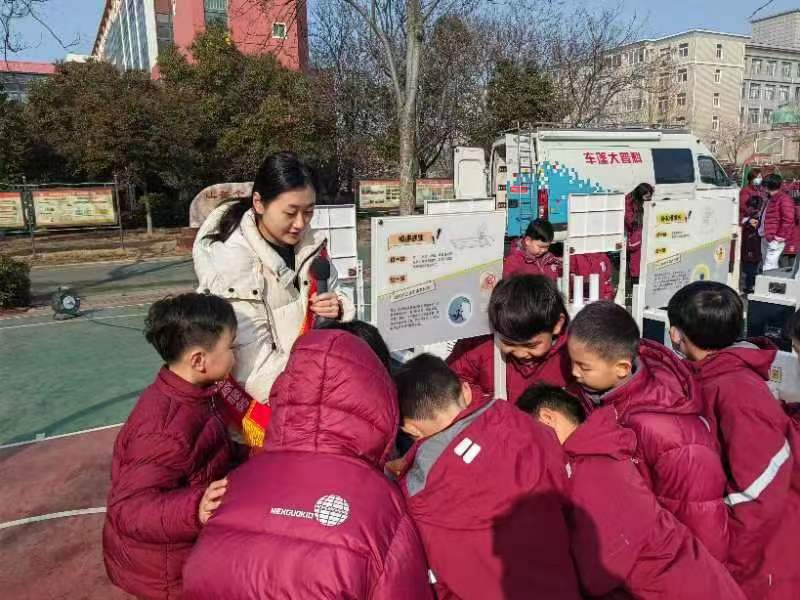 河南省科技馆科普大篷车走进郑东新区众意路小学