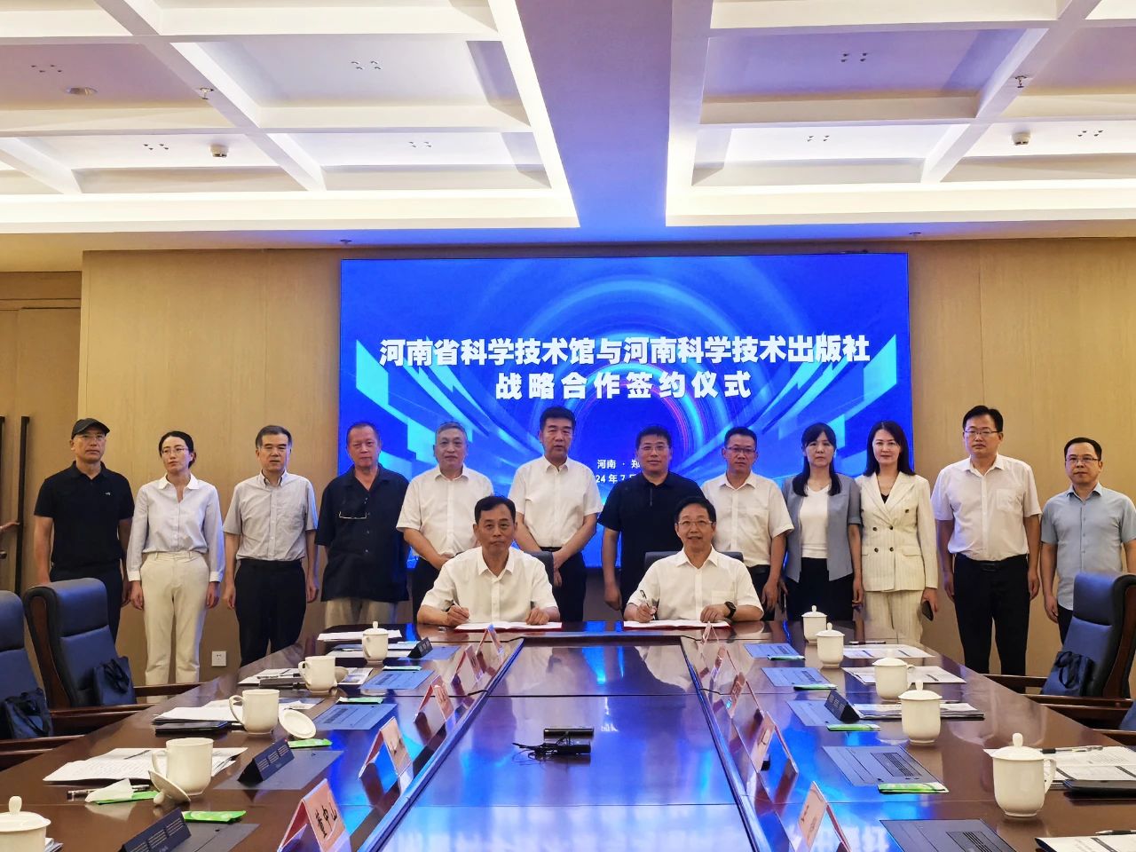 河南省科技馆与河南科学技术出版社签约