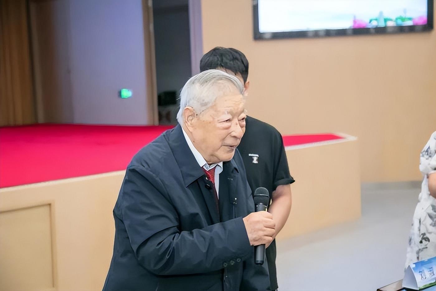 104岁的他，活成了科技界的精神符号——河南“最美科技工作者”、郑州大学河南医学院教授张效房