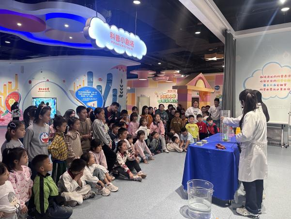 固始县科技馆 多彩活动庆华诞