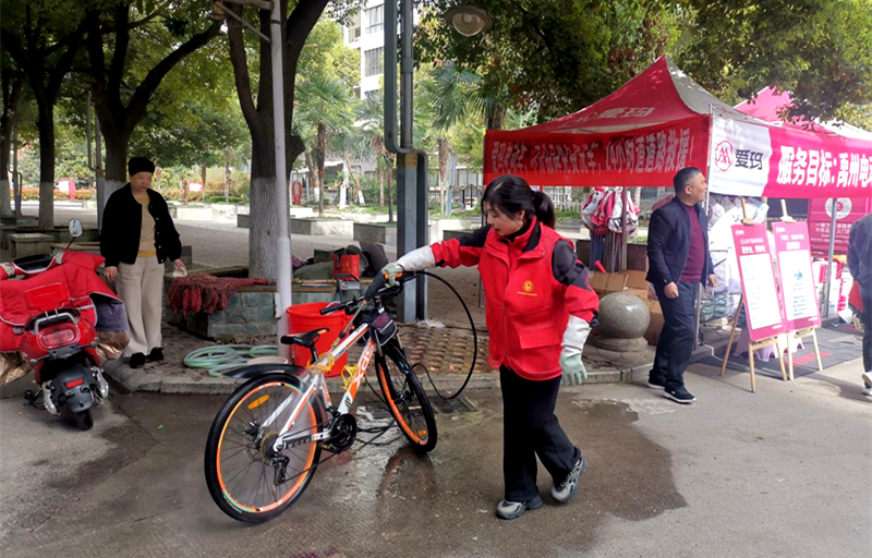 禹州市委宣传部携手社区开展“共驻共建聚合力 志愿服务暖人心”主题活动