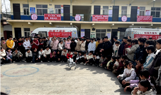 科普进校园之乡村行——南阳方城县袁店小学站：“裕见”科学实验秀，点燃孩子科学梦