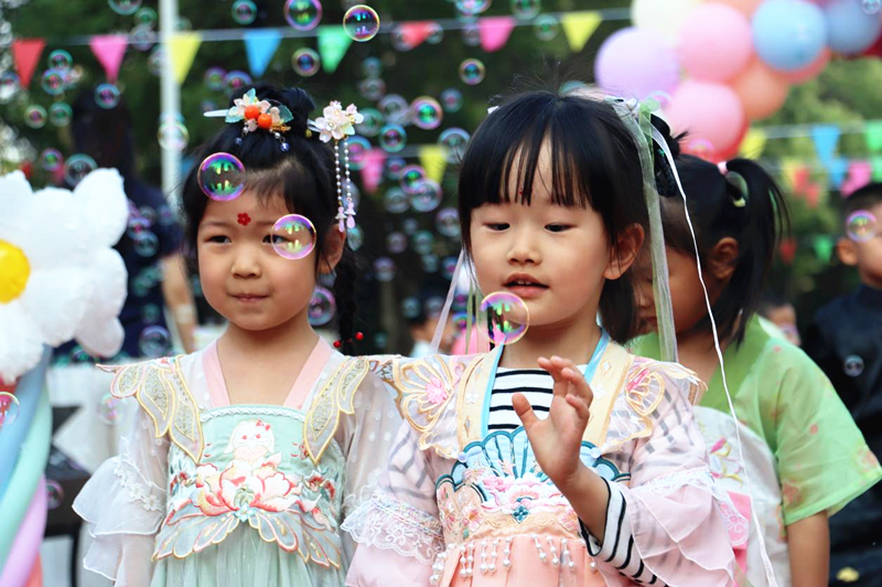 童心传非遗 文化润童年 ——河南省实验幼儿园万和城校区六一、端午系列活动