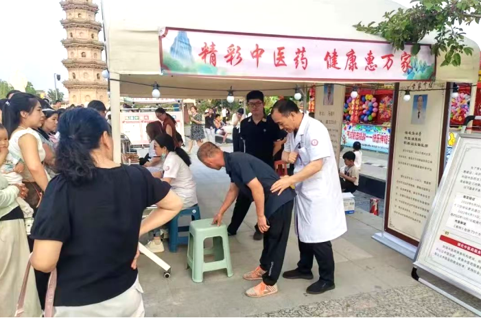 范县科协在行动--举办“精彩中医药 健康惠万家”大型惠民科普活动