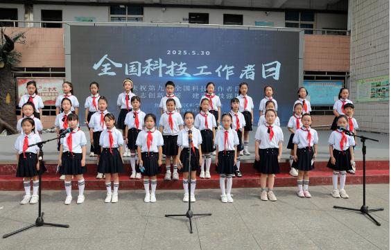 红领巾逐梦科技行 少年志创新向未来