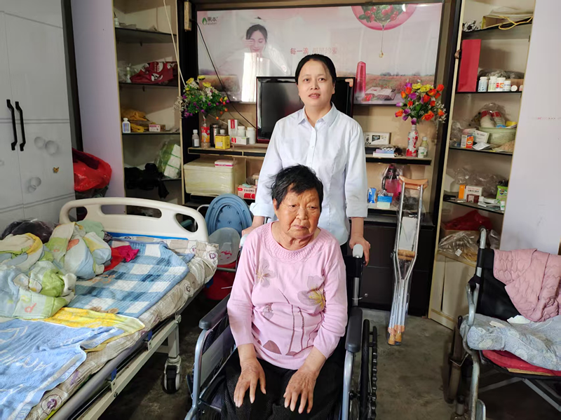 确山县残联暖心服务：为残疾群众送轮椅，传递关爱显担当