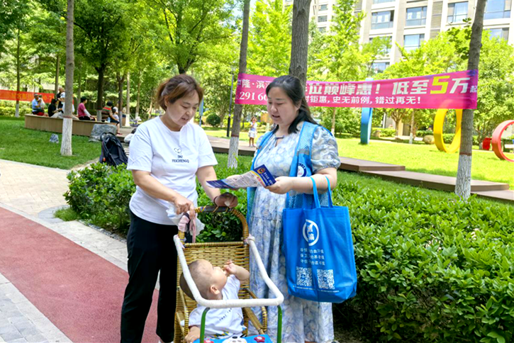 三门峡市陕州区临湖社区开展”反诈宣传进小区 筑牢居民防火墙”科普宣传活动