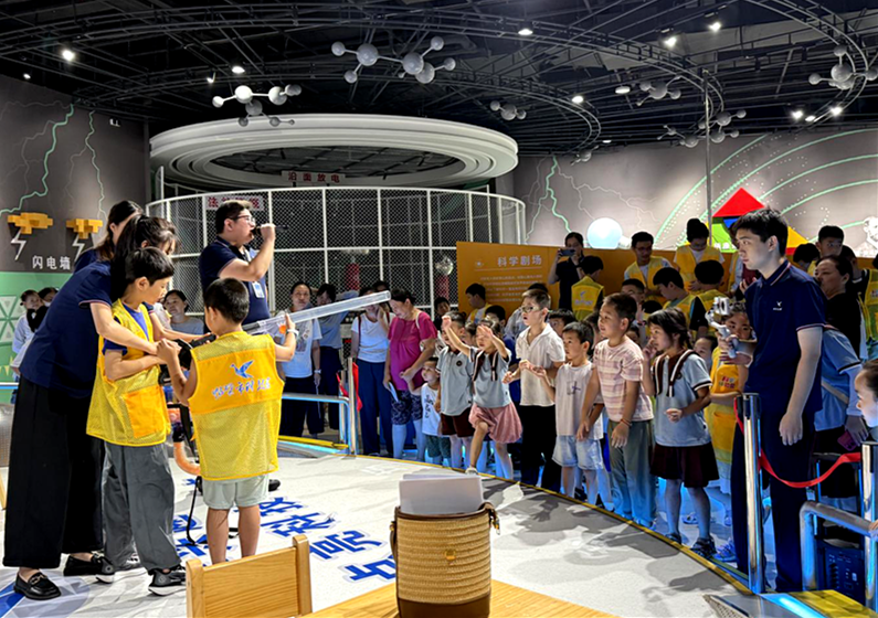 “心系乡村 科普筑梦” 鹤壁市科协、市科技馆联合开展乡村儿童暑期科普关爱活动