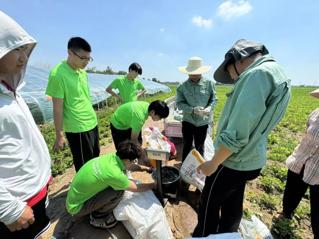 科技赋能田地间，青春聚力助农耕——河南农大资源与环境学院暑期“三下乡”社会实践系列活动