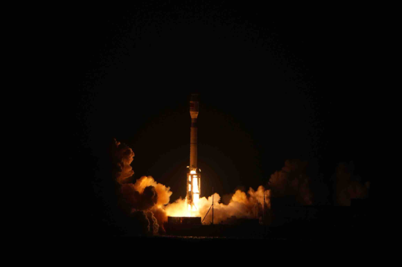 凌晨，海上发射成功