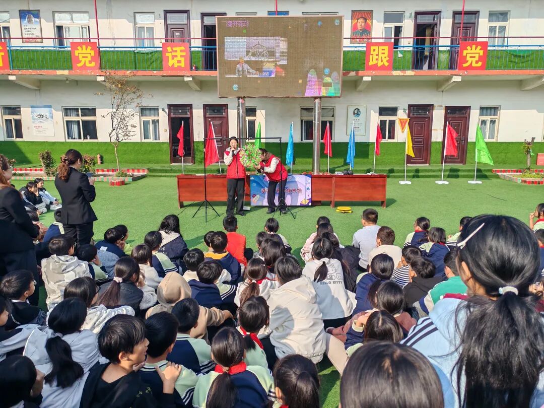 禹州市科普大篷车进校园：点燃科学梦，筑牢反邪防护墙