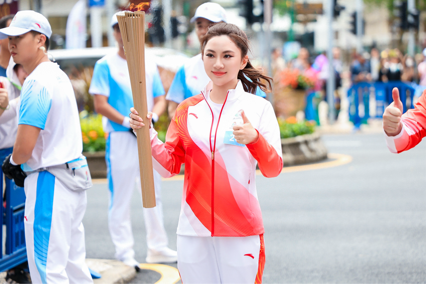 火炬手陈丹娜澳门站火炬传递 立白以“洁净之力”护航十五运会