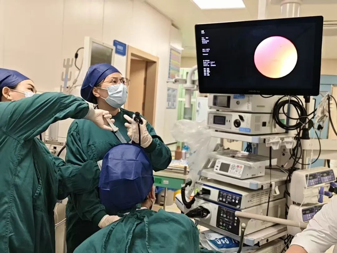 发热1天左肺全白！出现这些症状，应立即就医