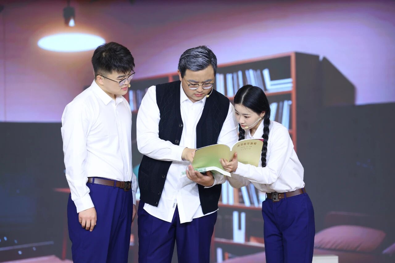 于柯平：舞台叙华章 薪火传精神