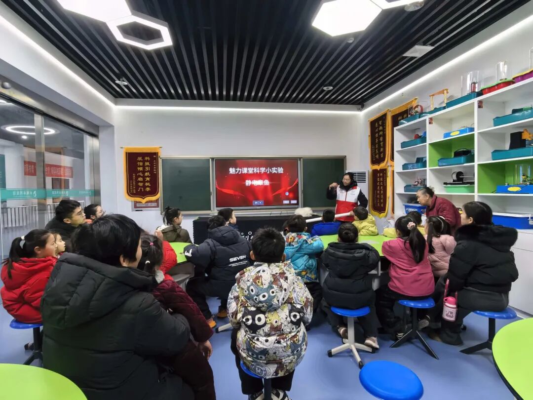 永城市科技馆开展“玩转科学实验 解锁电学奥秘”主题活动