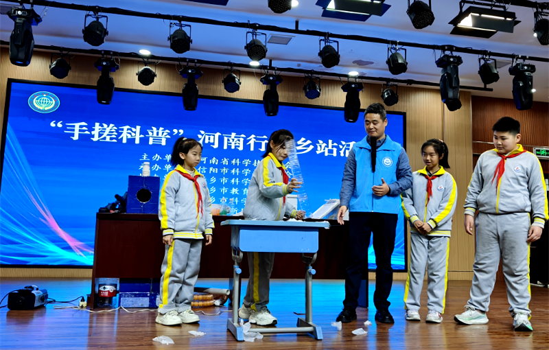 “手搓”玩转科学：科普新风尚席卷新乡