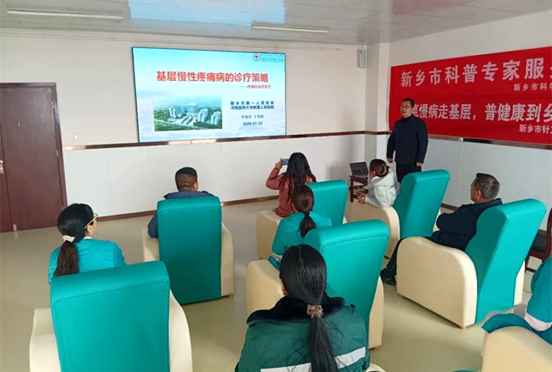 新乡市科普专家服务团走进辉县孟庄开展医疗服务