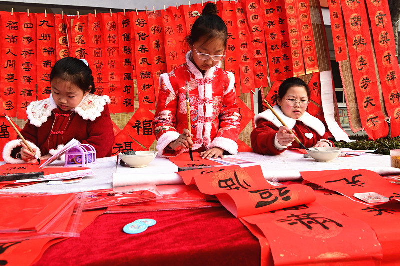 河南沁阳：校园“民俗庙会”迎新春