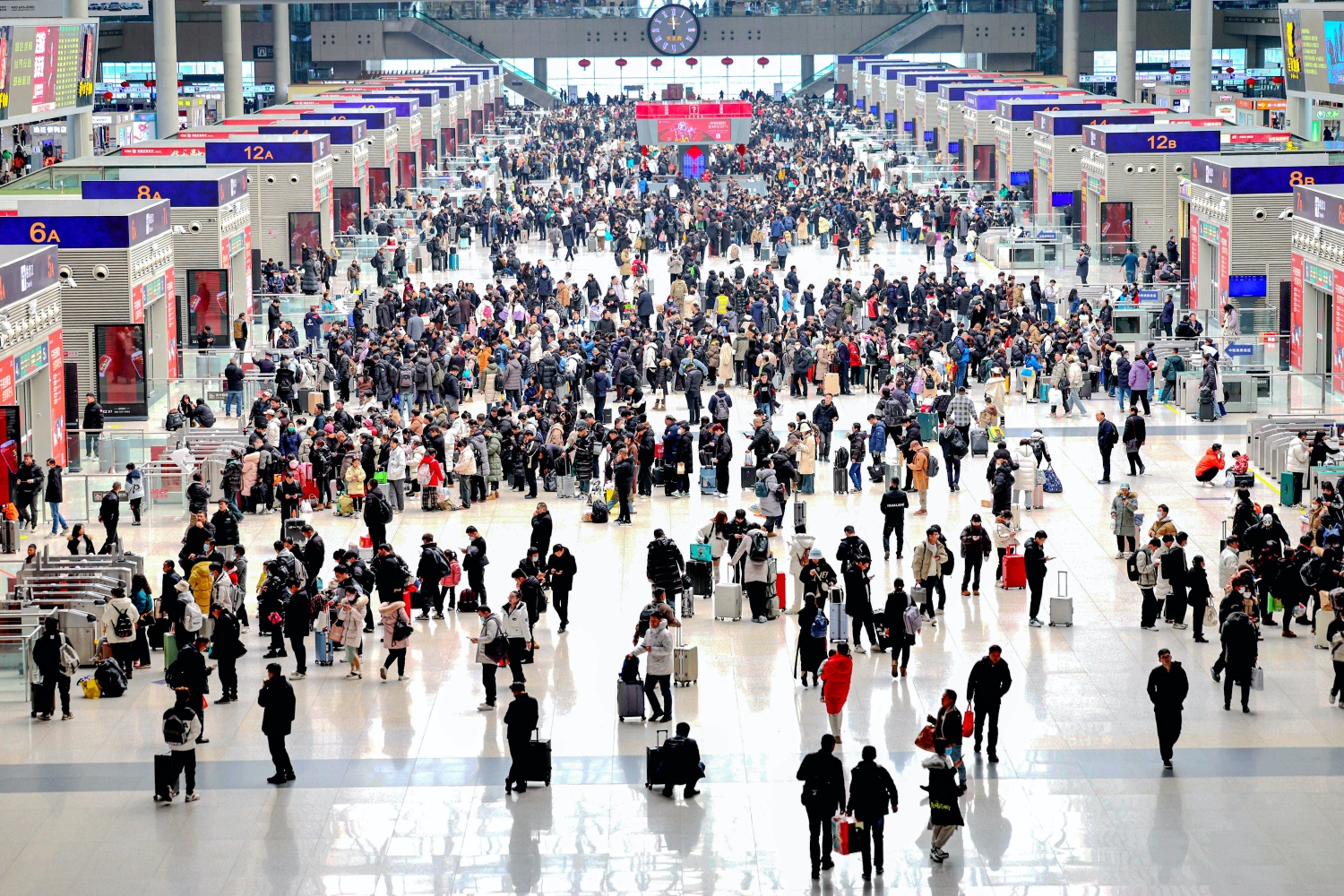 2026年春运大幕开启 郑州东站文明盛宴温暖旅客归途