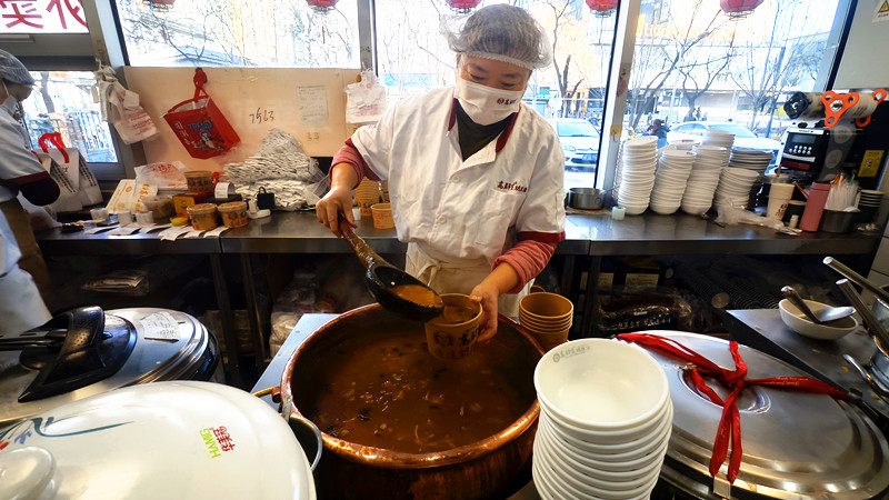 一碗胡辣汤，“熬”出新年味儿