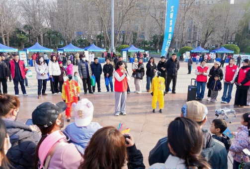 “科普反邪进集市 文明绿城共守护”——郑州市科协、郑州市反邪教协会携手参与文明市集活动