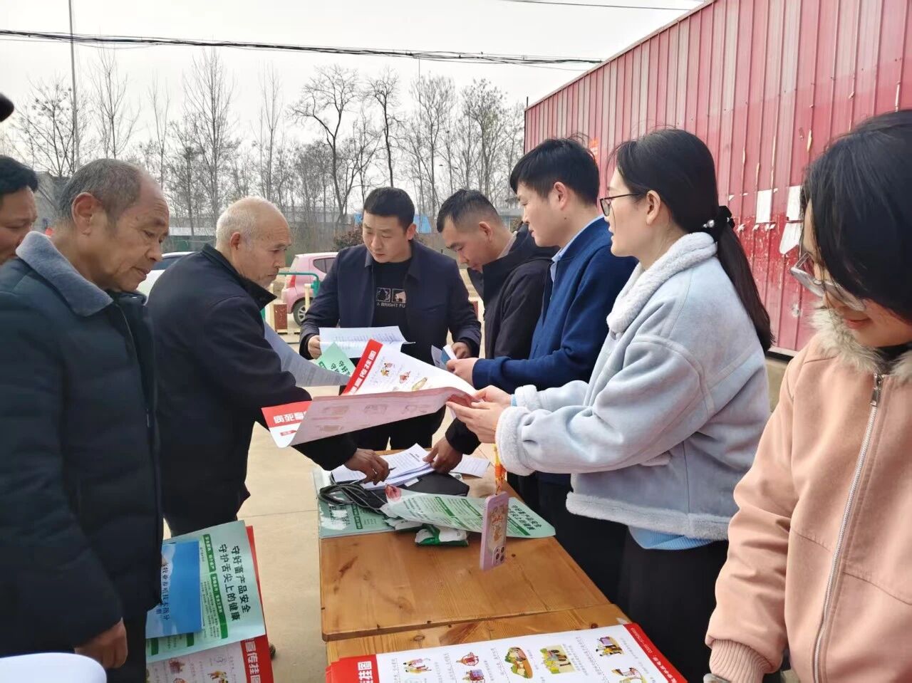 漯河市畜牧兽医学会开展“畜安3-15”畜产品质量安全专项宣传活动