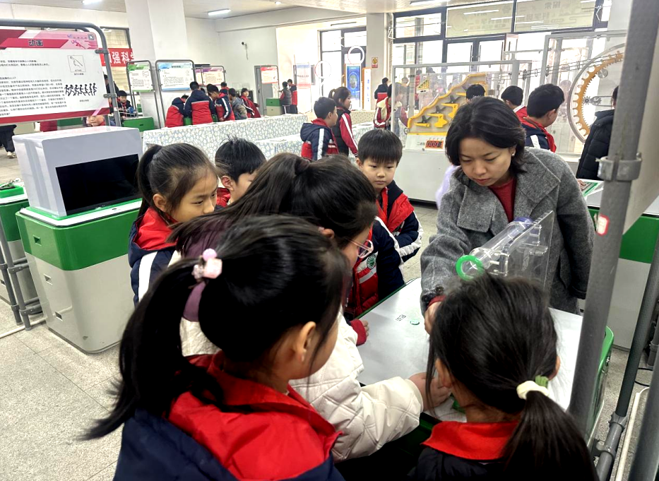 放飞科学梦想，科普点亮童心——范县科协开展特色科普活动