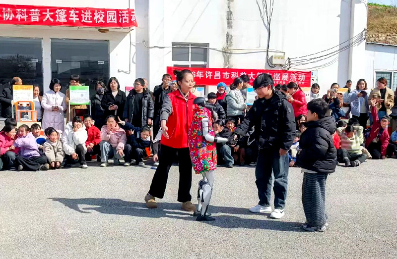 科普大篷车走进禹州方山中心学校 乡村少年“零距离”感受科学魅力