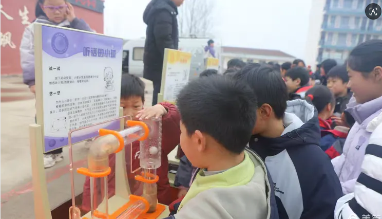 科技春风乡村行，科普大篷车点燃郾城学子科学梦