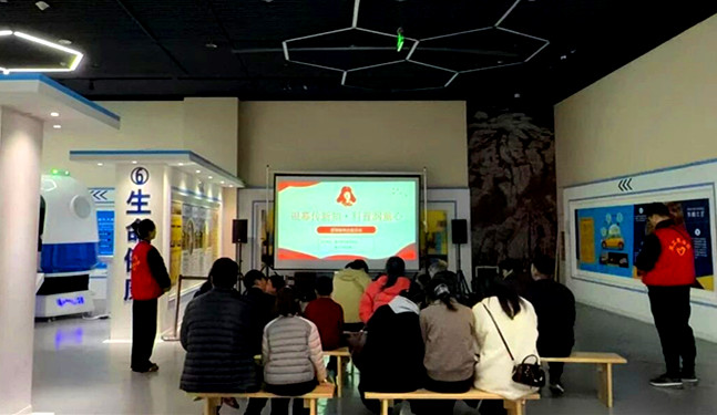 银幕传新知 科普润童心——新乡市科协开展雷锋精神宣传教育活动
