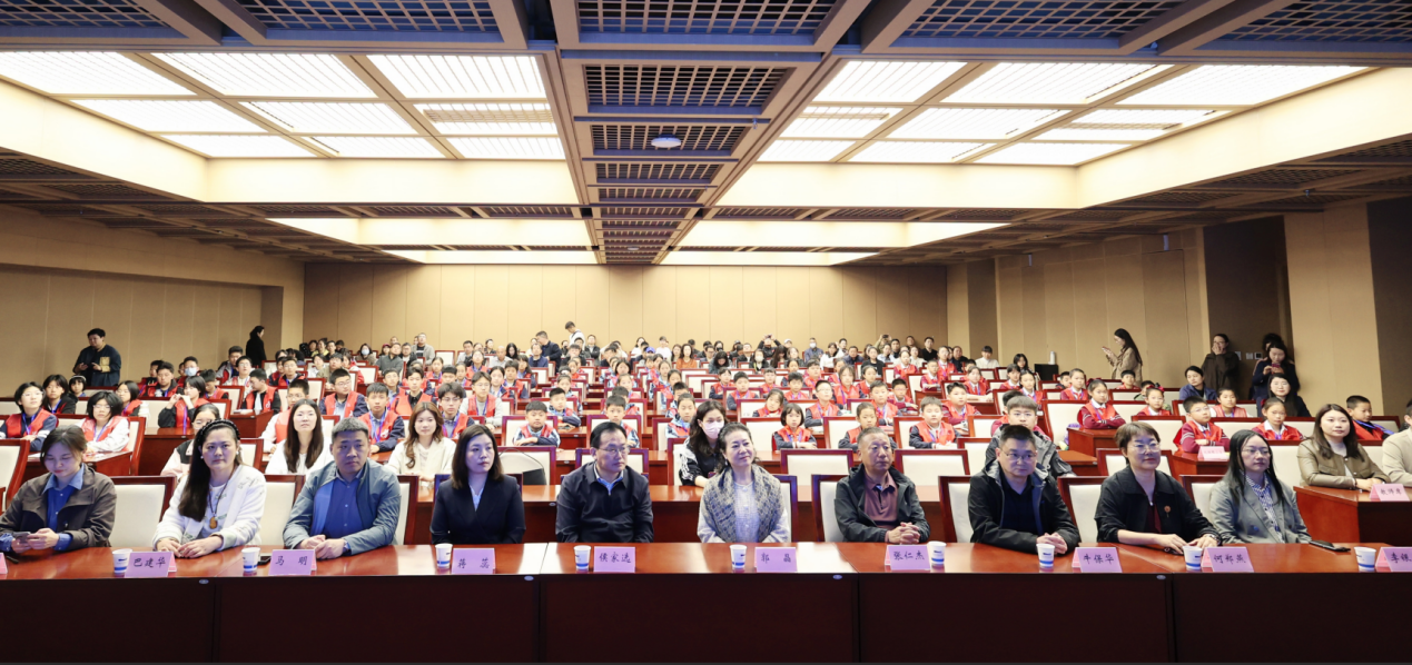 知识就是力量》河南省科技馆科学小记者旗舰站启动 | “科学少年中国行·科旅中原”落地河南 | 科学小记者科普创作培训成功举办